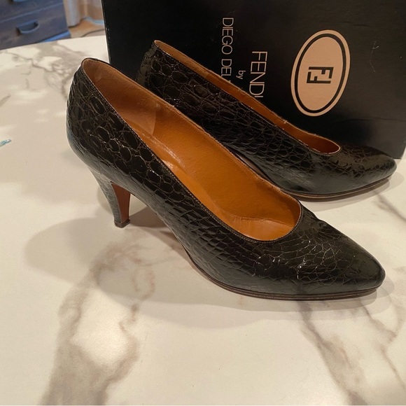 Vintage FENDI crocodile pointed toe heels - Picture 3 of 8